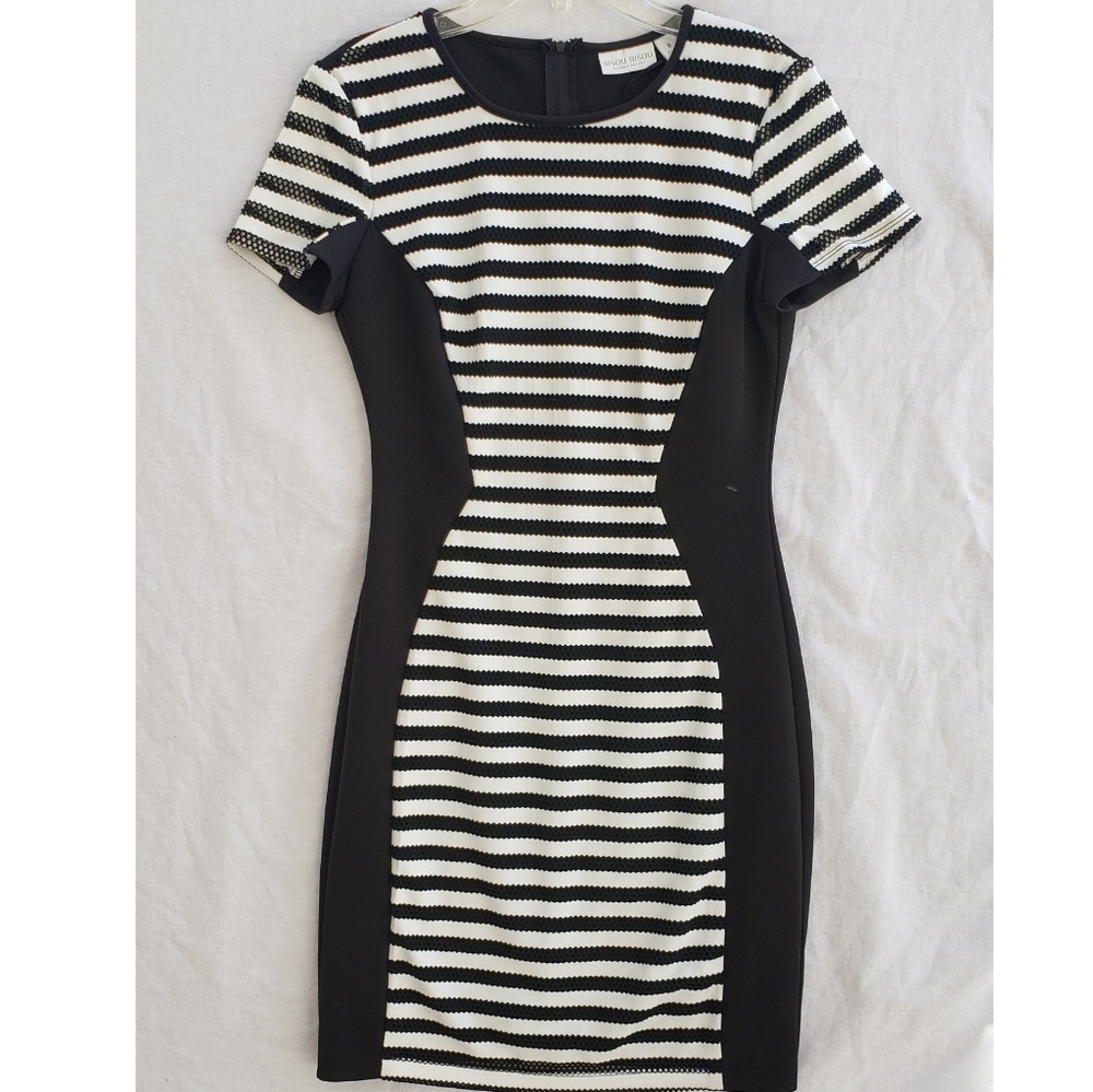 NWOT Bisou Bisou Sheath Silhouette dress